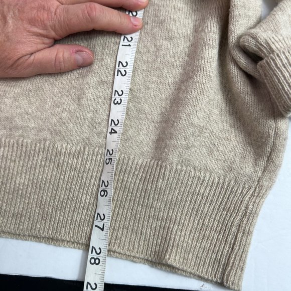 VTG L.L. Bean 100% Lambswool V-Neck Sweater size Medium Beige Made in Scotland - Picture 10 of 13